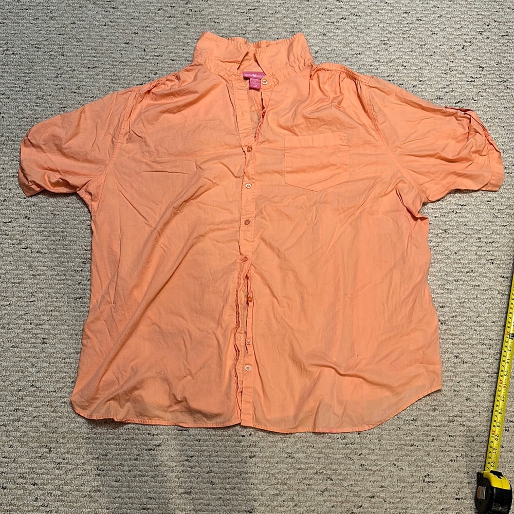 Woman within 3x button up t shirt. Coral/orange